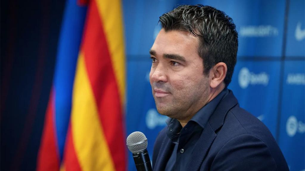 Deco, durante una rueda de prensa con el FC Barcelona