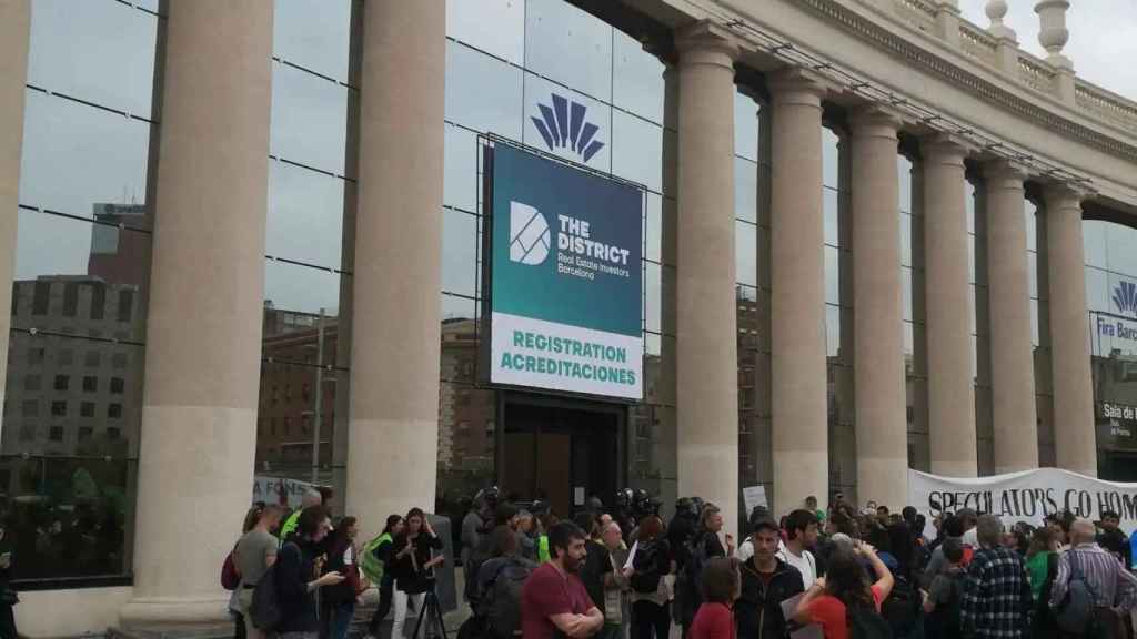 Activistes al congrés immobiliari de la Fira de Barcelona