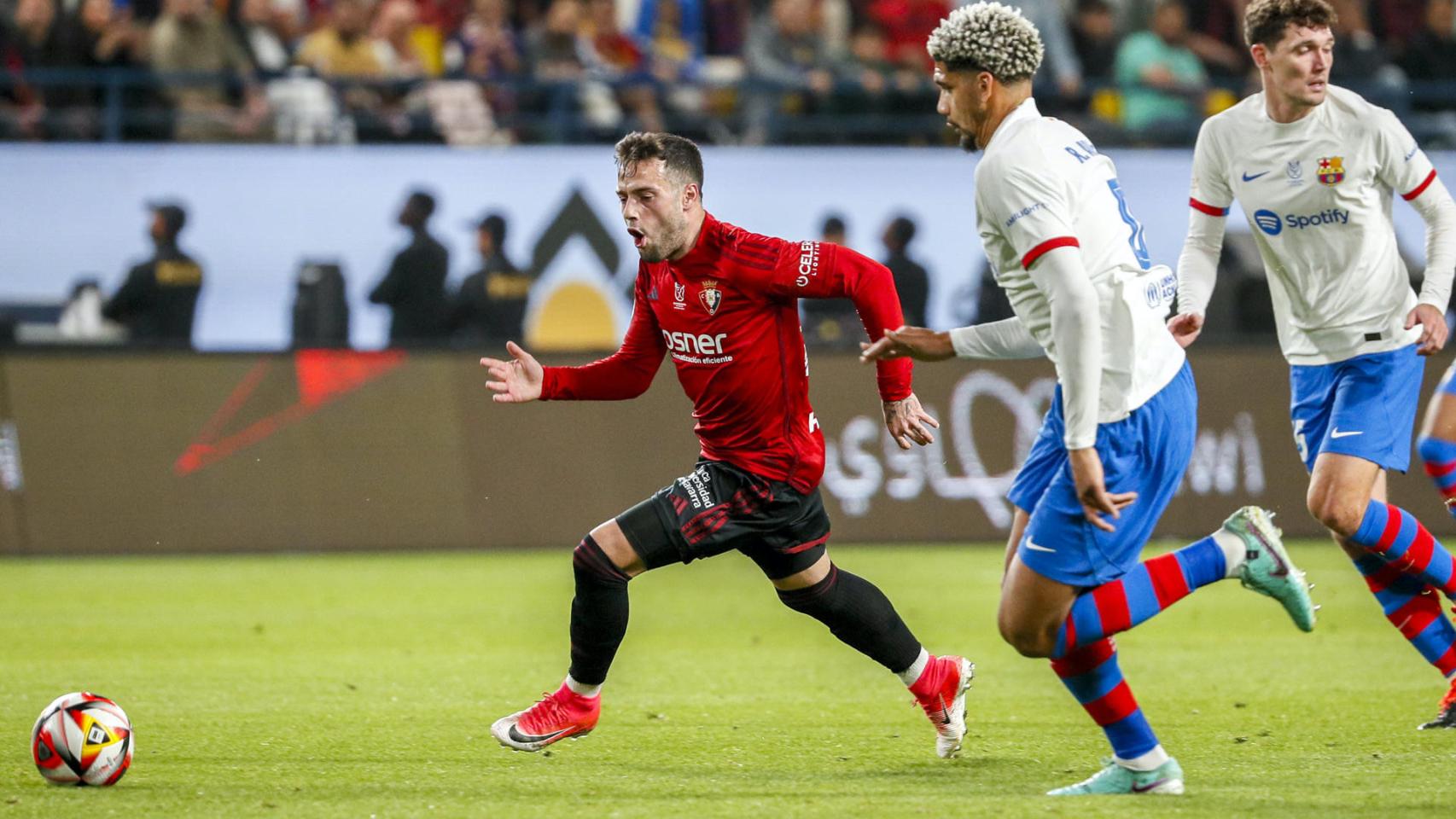 Ronald Araujo y Andreas Christensen, durante el partido contra Osasuna