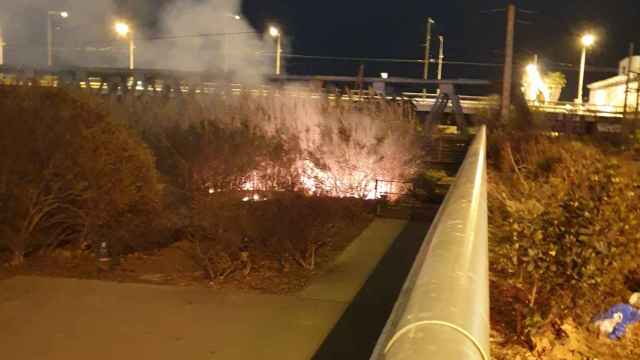 Incendio en el río Besòs