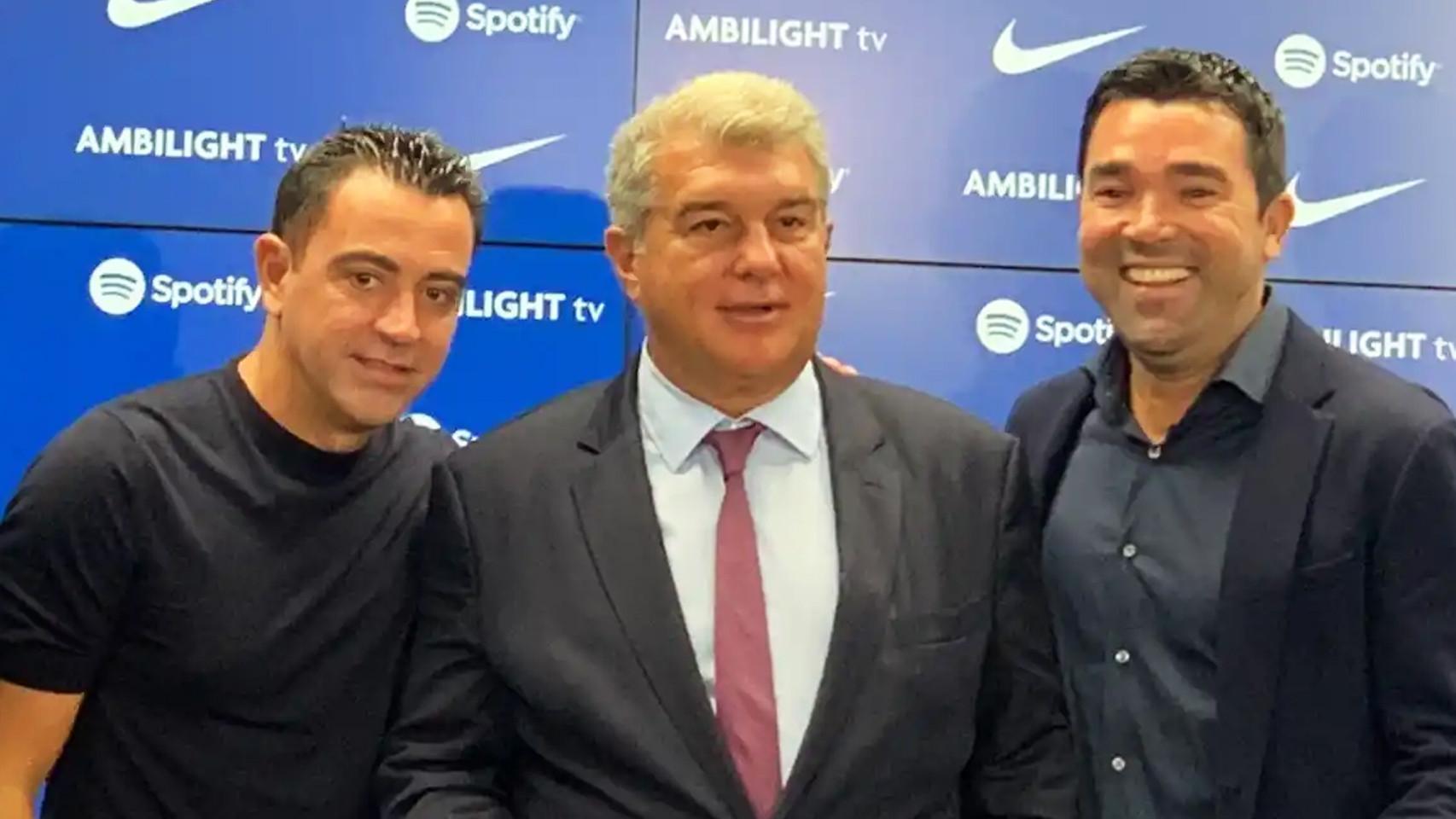 Xavi, Laporta y Deco, en un acto del Barça en la Ciutat Esportiva