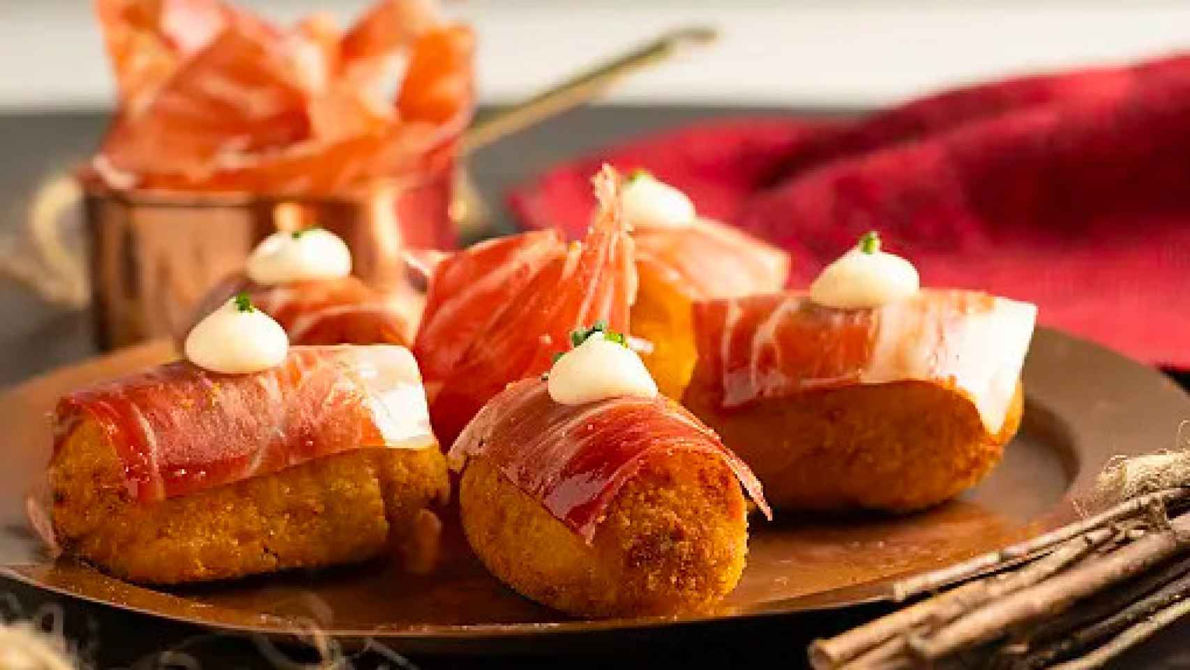 Surtido de croquetas de jamón de un restaurante de Barcelona
