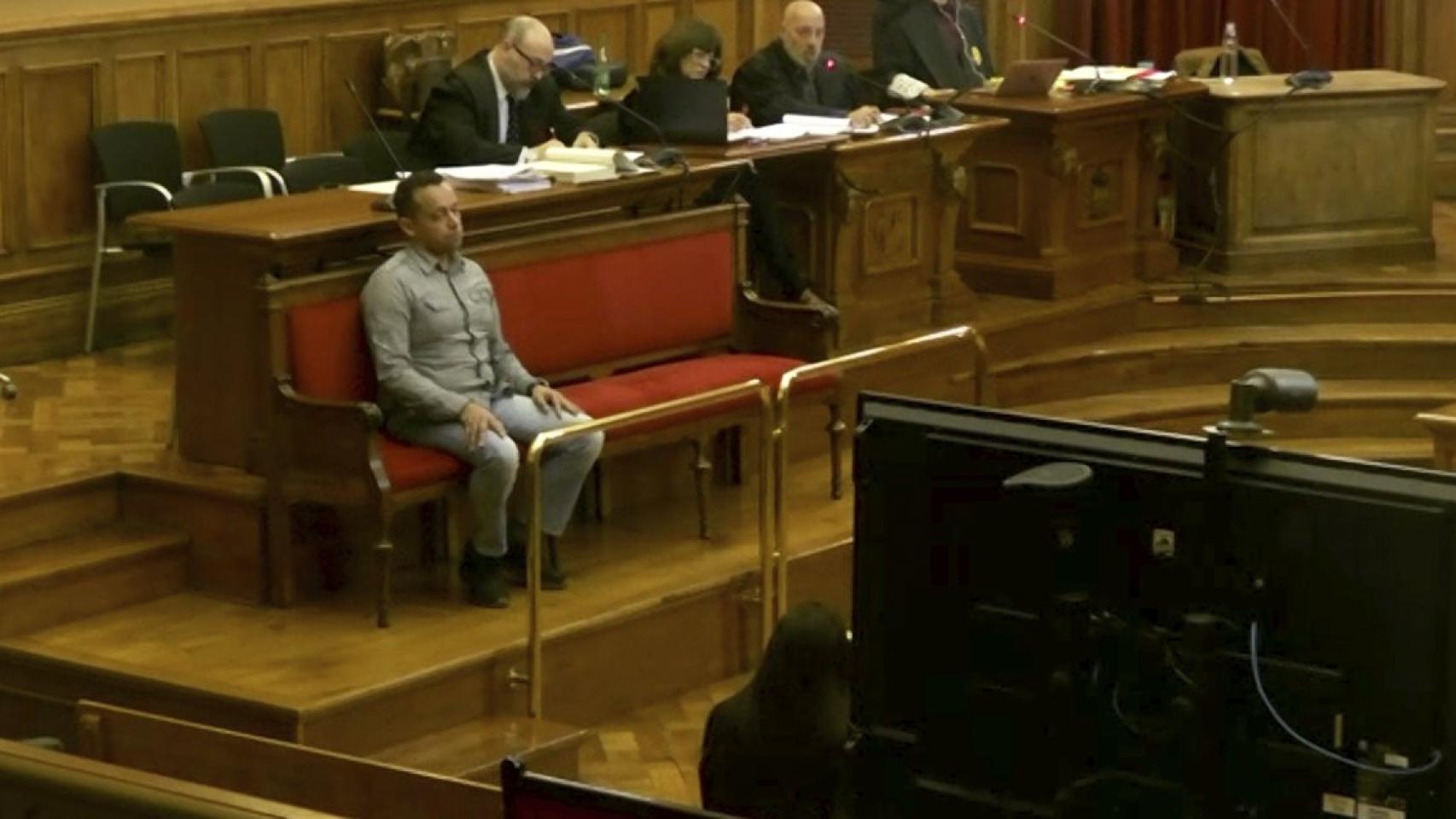 El acusado del crimen del Gayxample, en el banquillo en la Audiencia