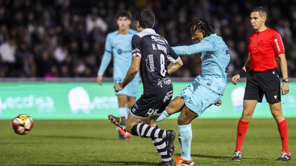 Jules Koundé anota el gol de la victoria del Barça ante Unionistas