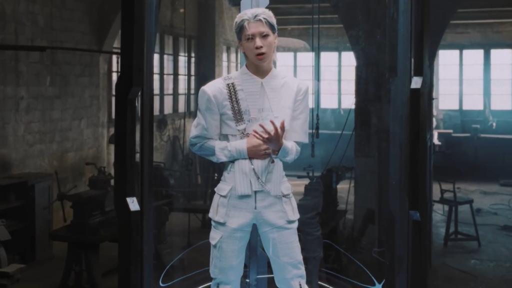 JD1 en el videoclip de 'Who am I'