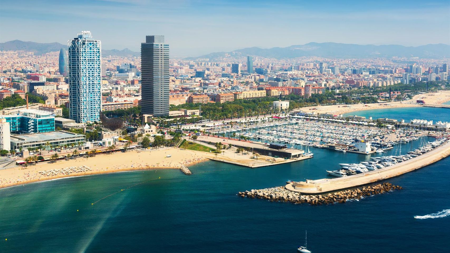 Vista panorámica del Puerto de Barcelona