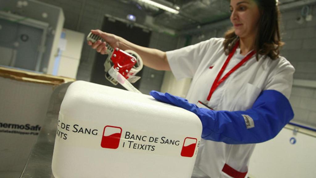 Una sanitaria del Banc de Sang i Teixits