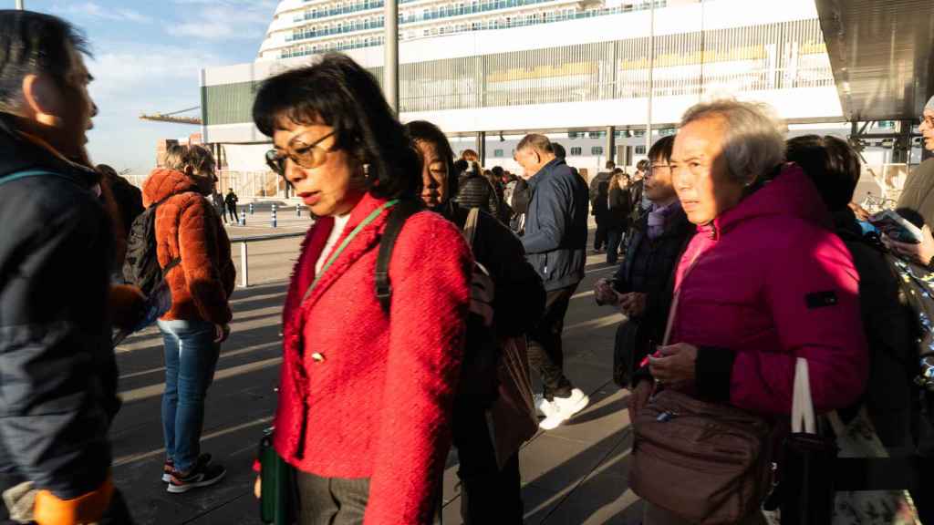 Varios cruceristas asiáticos en el Port de Barcelona