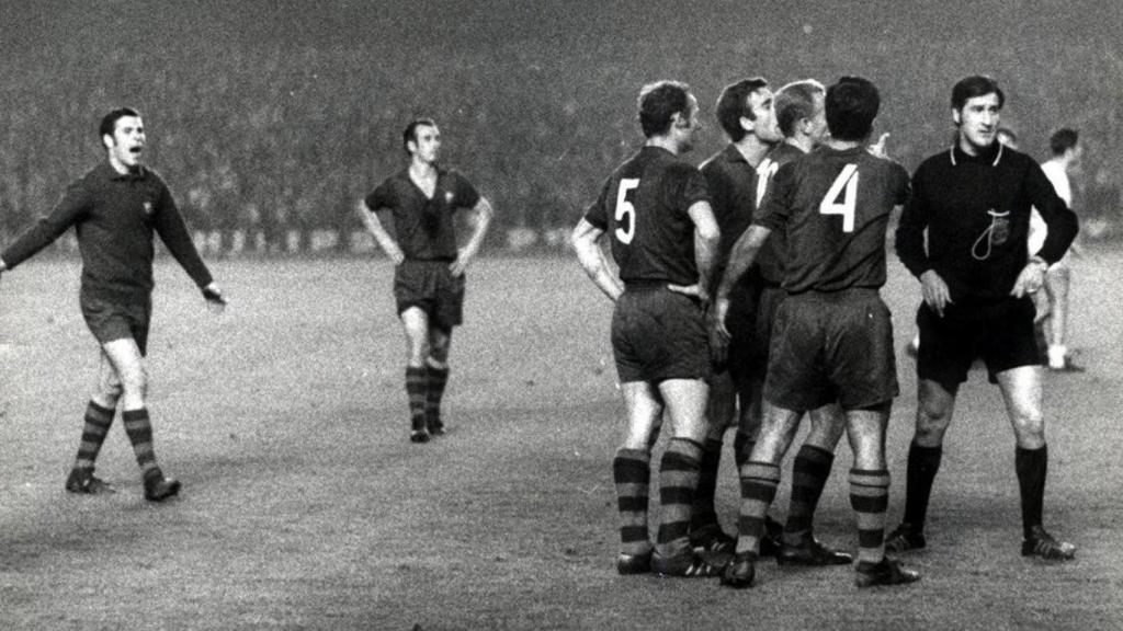 Els jugadors del Barça protesten a Guruceta