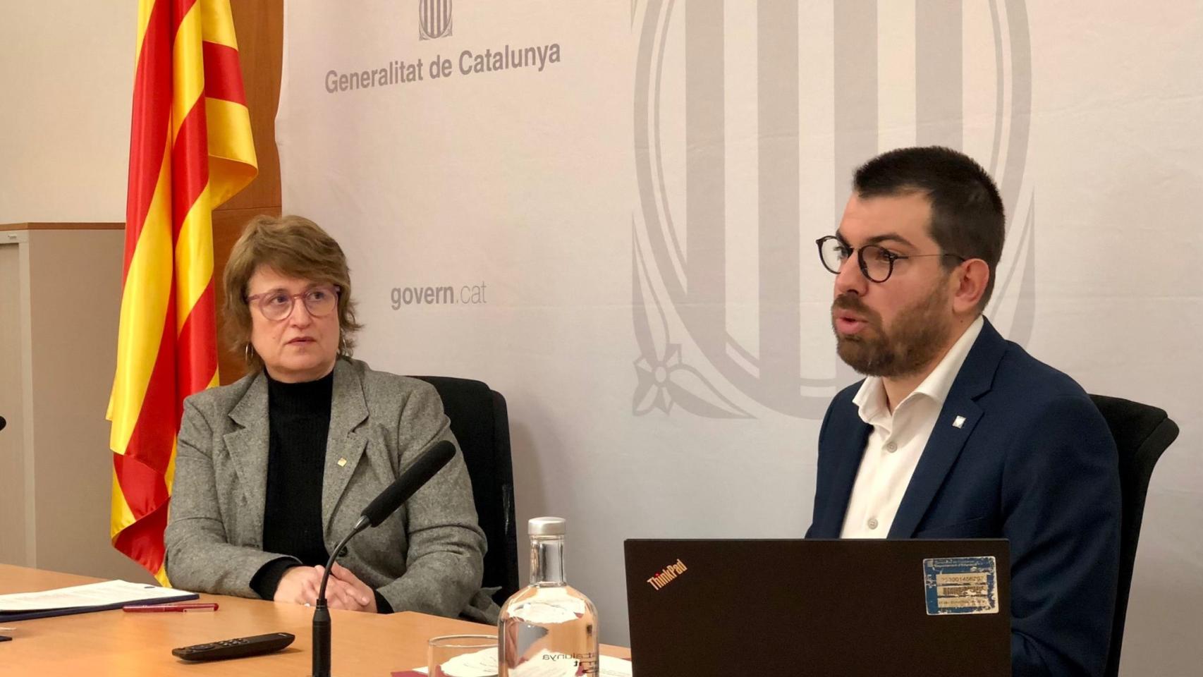 La 'consellera' de Educación de la Generalitat, Anna Simó, y el director general de Innovación Educativa, Digitalización y Currículum, Joan Cuevas