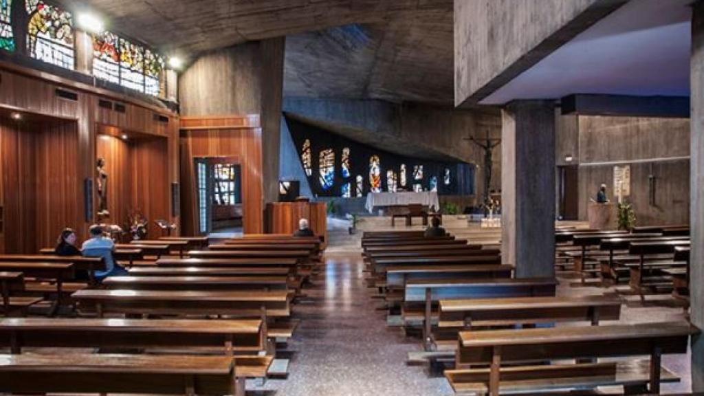 Interior de la iglesia de Santa María de Sales