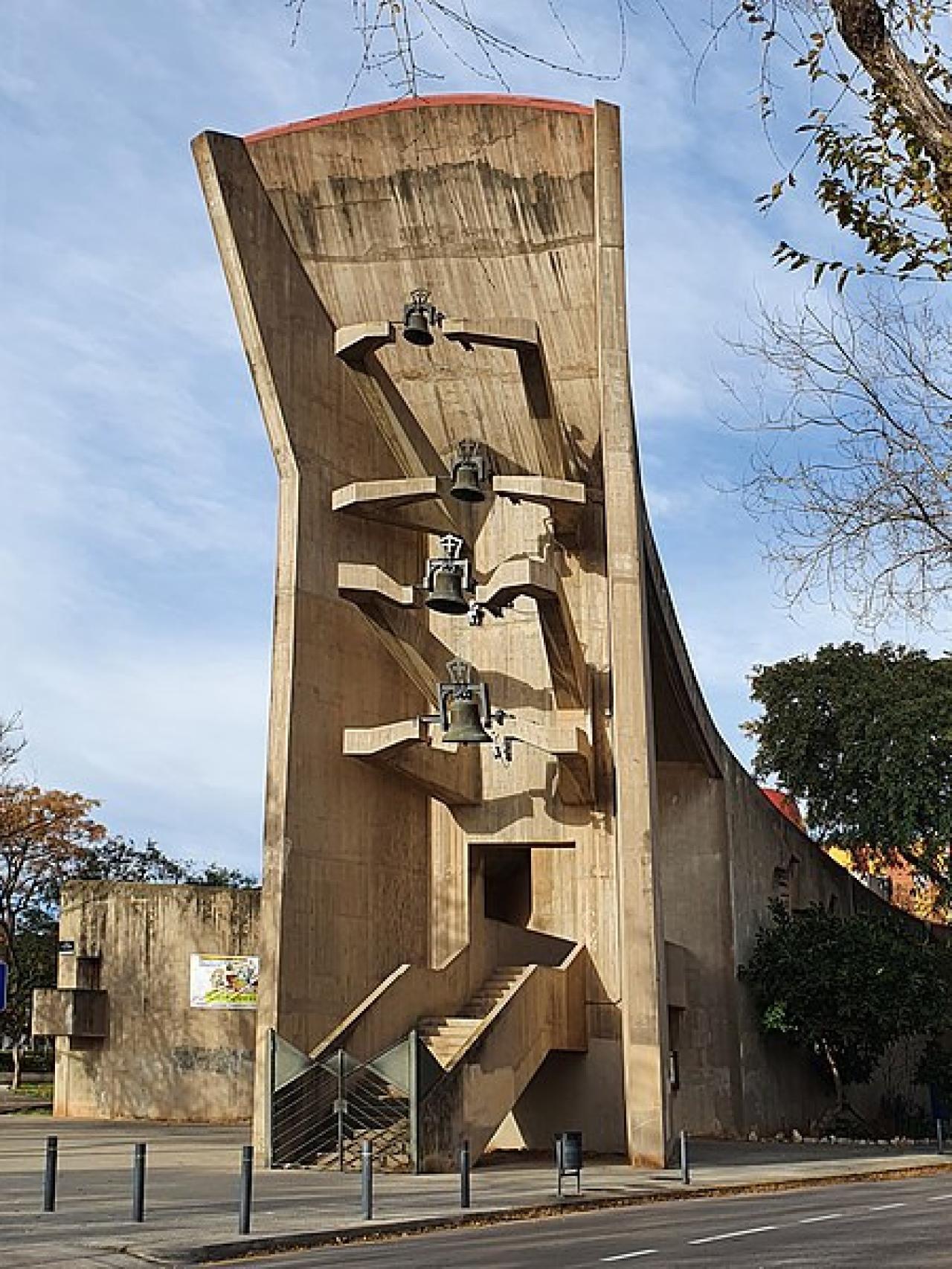 Campanario de la iglesia de Santa María de Sales