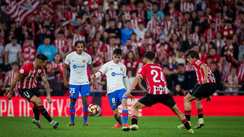 Pedri da un paso en el partido contra el Athletic Club