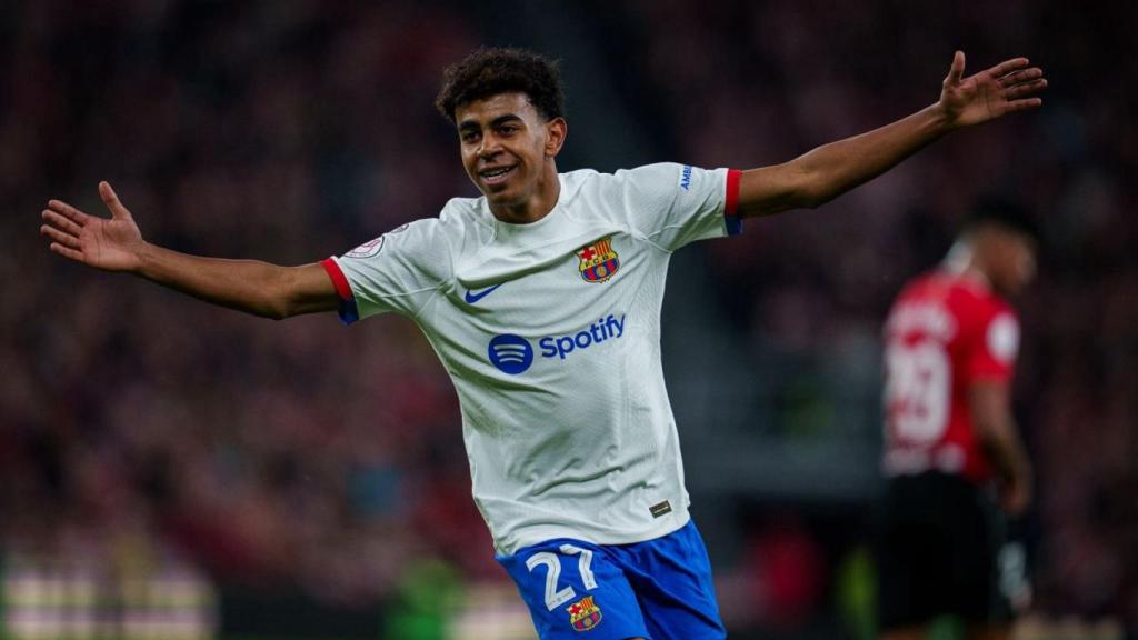 Lamine Yamal celebra su golazo en San Mamés durante la Copa