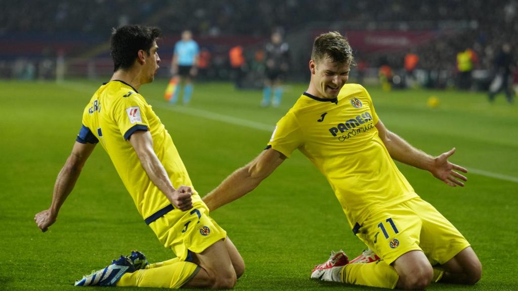 Sorloth y Gerard Moreno, celebrando el gol en Montjuïc