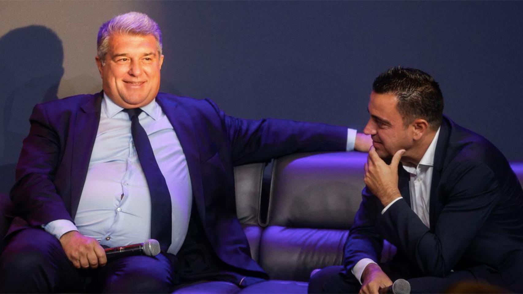 Joan Laporta y Xavi Hernández, cara a cara en un acto del Barça