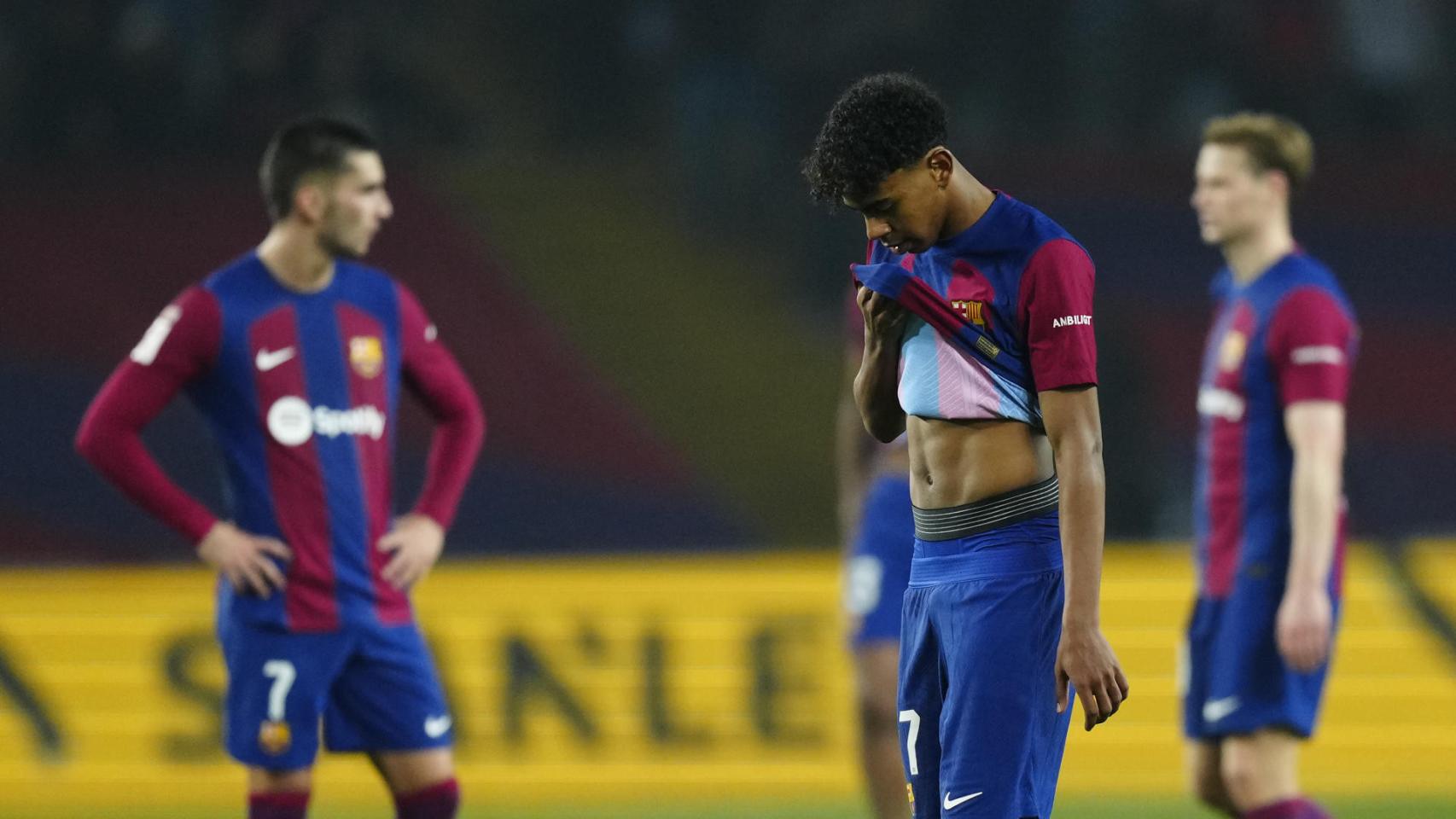 Lamine Yamal, lamentándose por la derrota frente al Villarreal