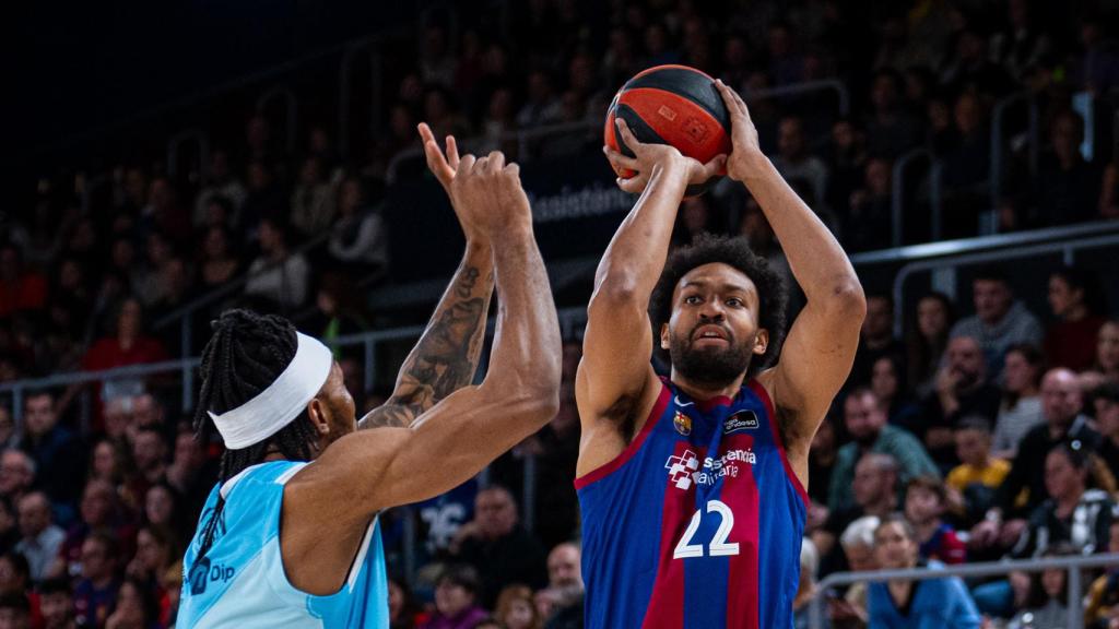 El lanzamiento de Jabari Parker contra un jugador del Zunder Palencia