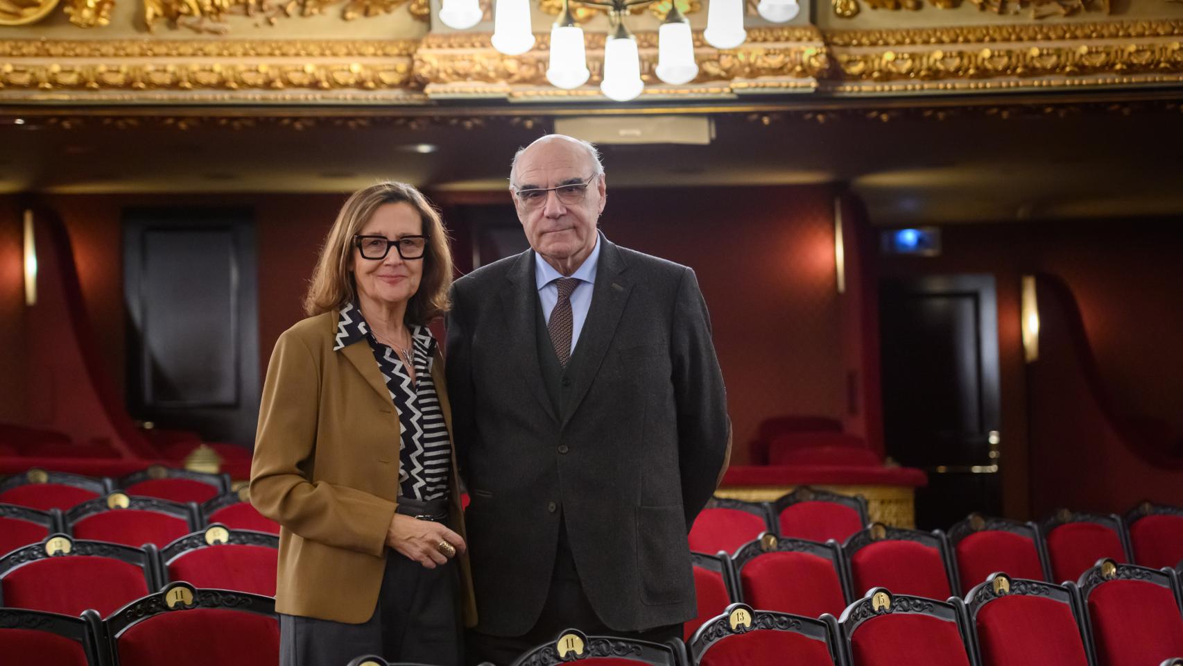 Helena Guardans junto a Salvador Alemany en el patio de butacas del Gran Teatro del Liceu
