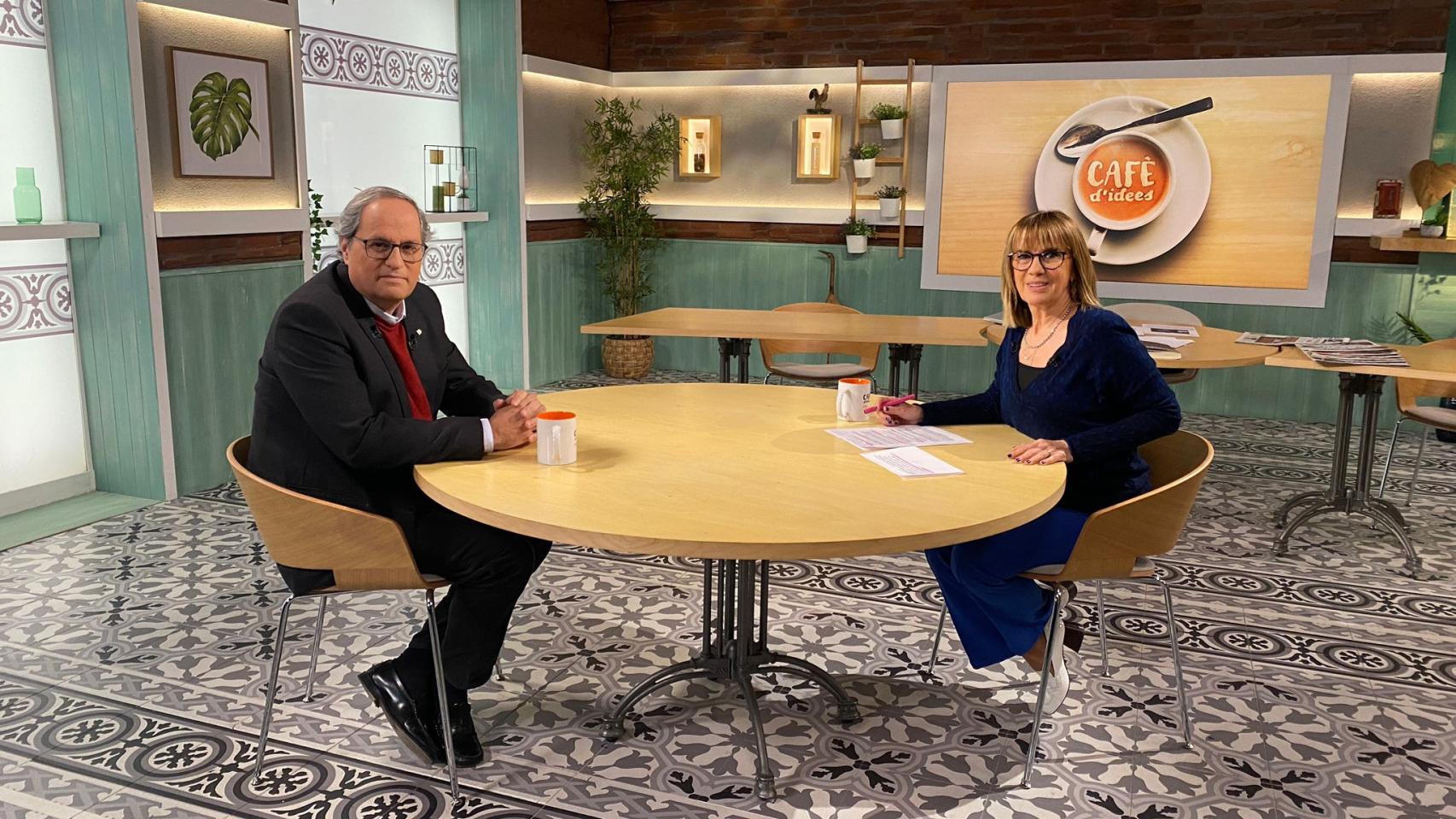 Quim torra en una entrevista en el Cafè d'Idees en la 2