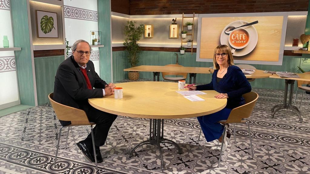 Quim torra en una entrevista en el Cafè d'Idees en la 2