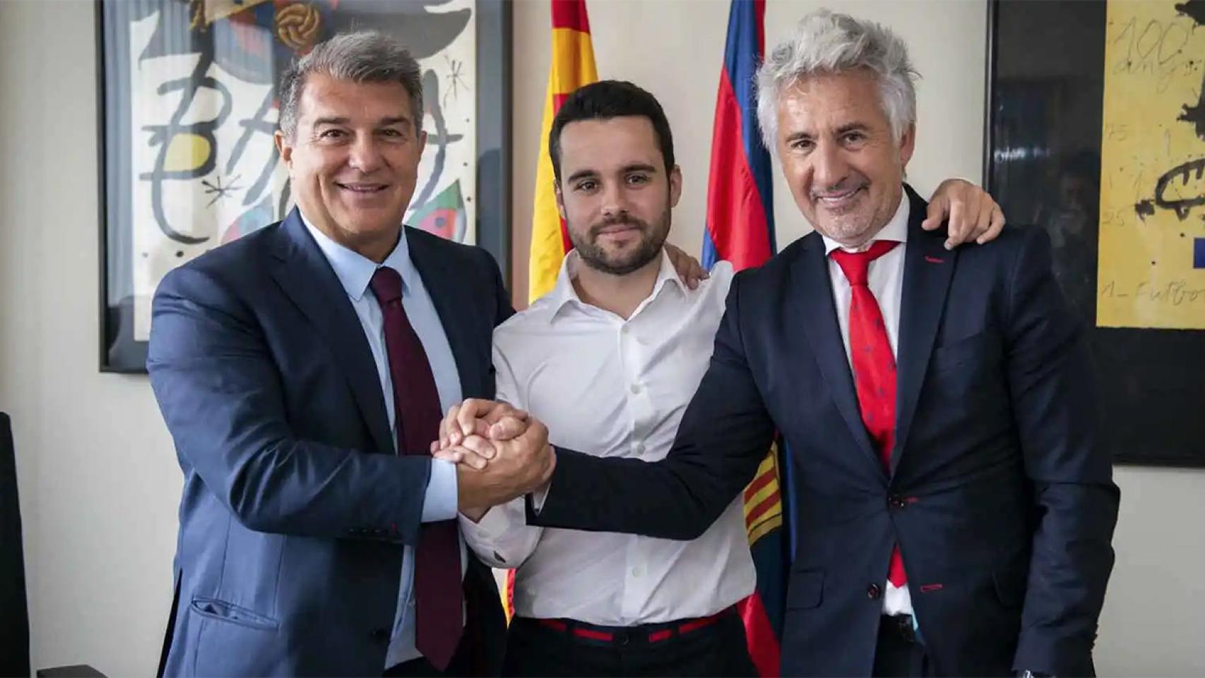 Xavi Puig y Joan Laporta, junto a Jonatan Giráldez en una imagen de archivo