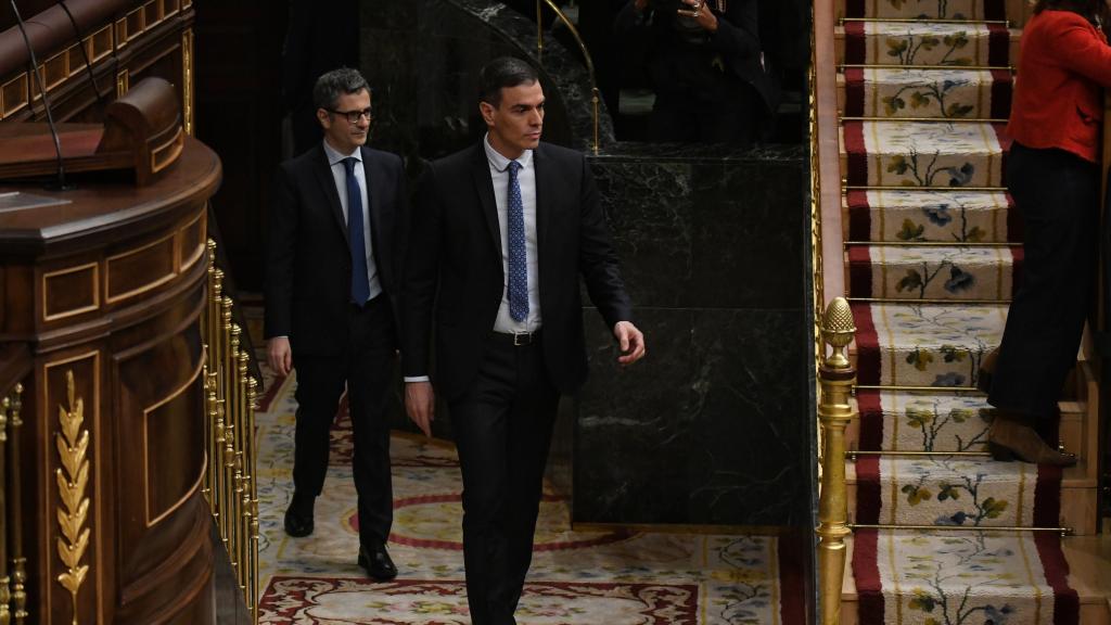 El presidente del Gobierno, Pedro Sánchez, y el ministro Félix Bolaños en el Congreso