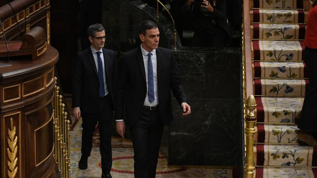 El presidente del Gobierno, Pedro Sánchez, y el ministro Félix Bolaños en el Congreso