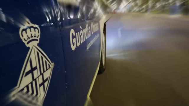 Imagen archivo de un coche patrulla de la Guardia Urbana