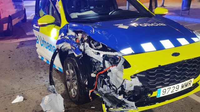 El coche de la Guardia Urbana de L'Hospitalet, accidentado