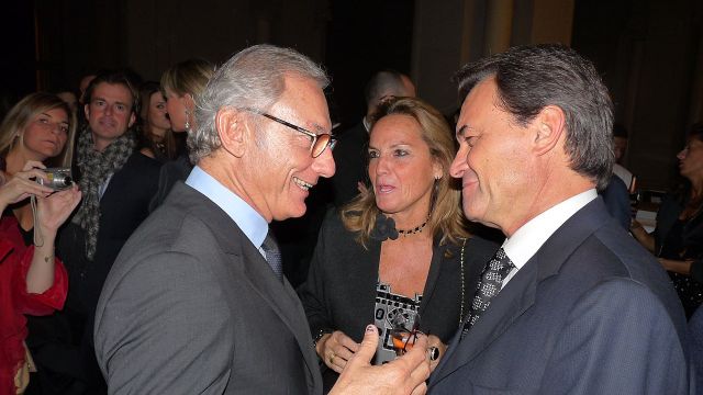 Isak Andic, presidente de Mango, Helena Rakosnik y Artur Mas en los Mango Fashion Awards de Barcelona (2010)