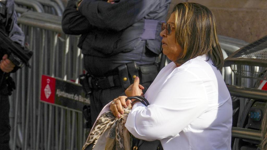 La madre de Dani Alves a la llegada a los juzgados