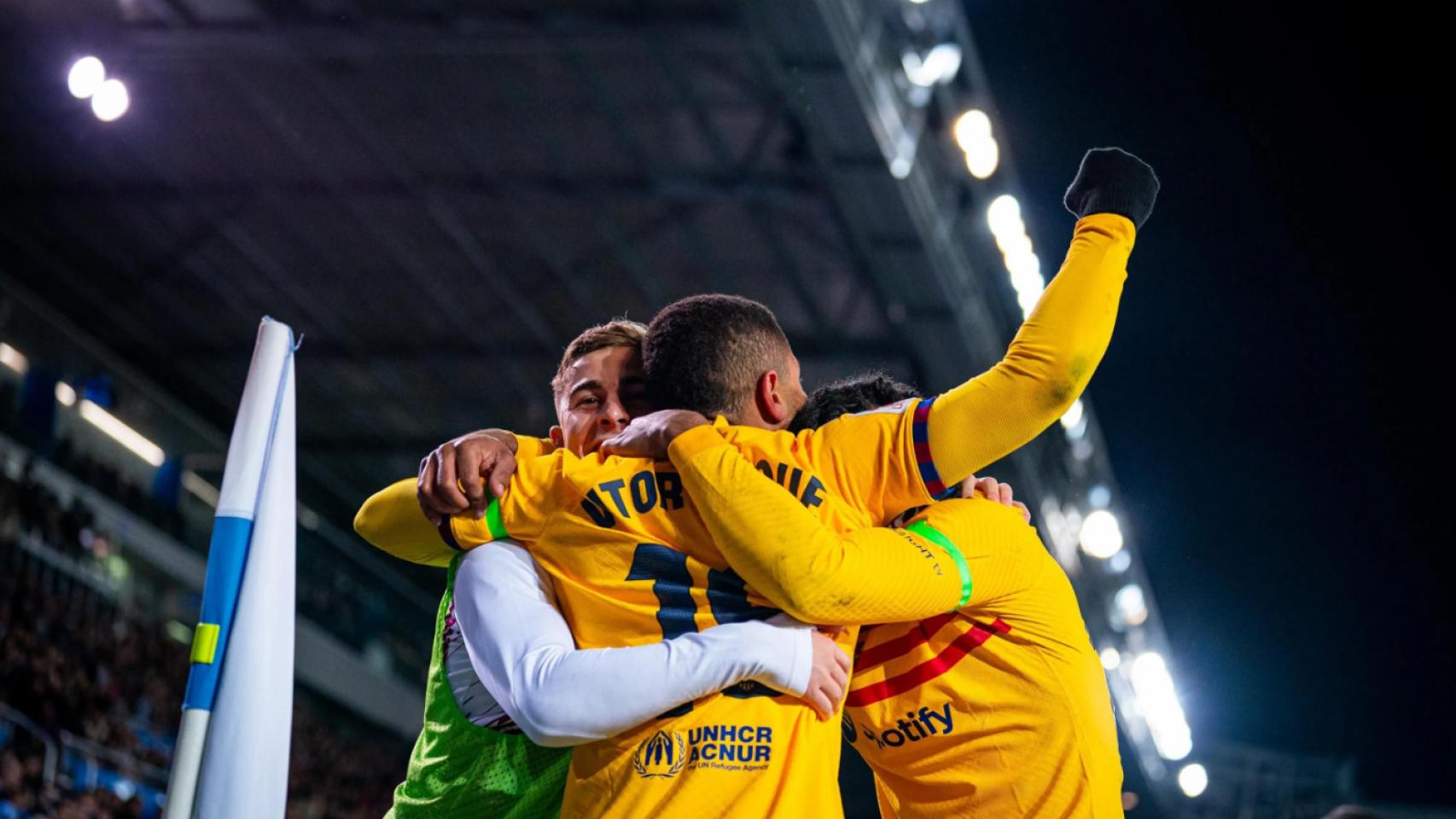 Vitor Roque celebra su gol contra el Deportivo Alavés