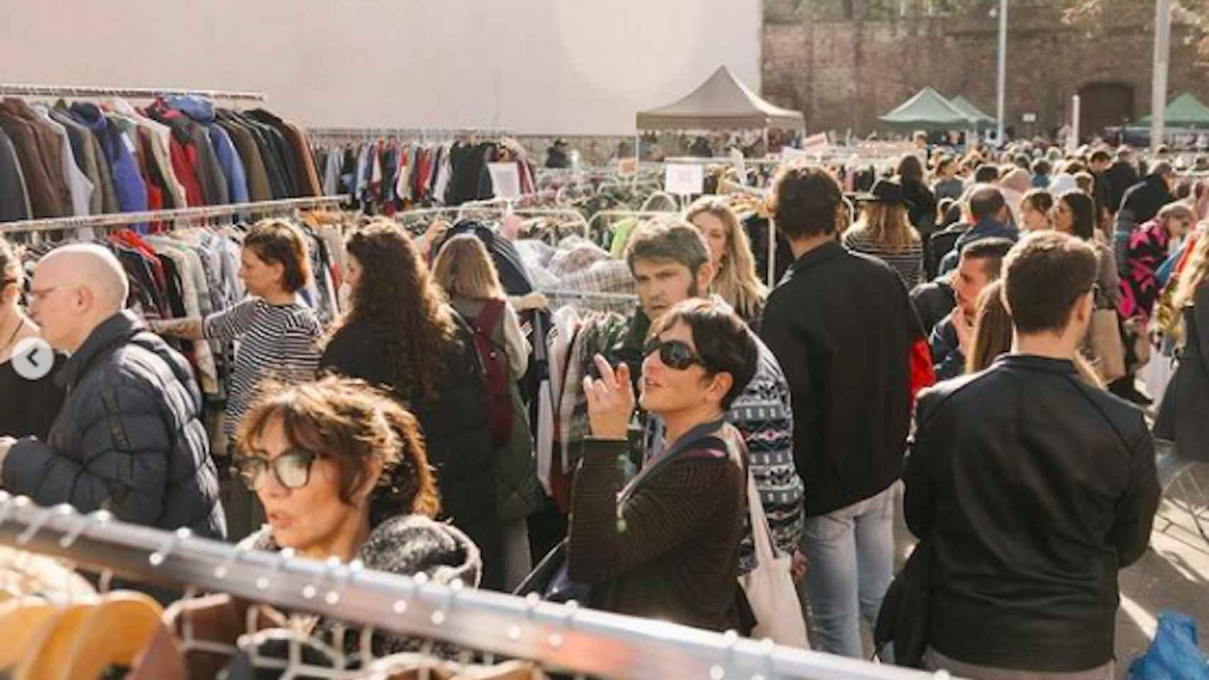 Asistentes en el Flea Market de Barcelona