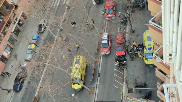 Dotaciones en Sant Andreu por una fuga de gas en un edificio