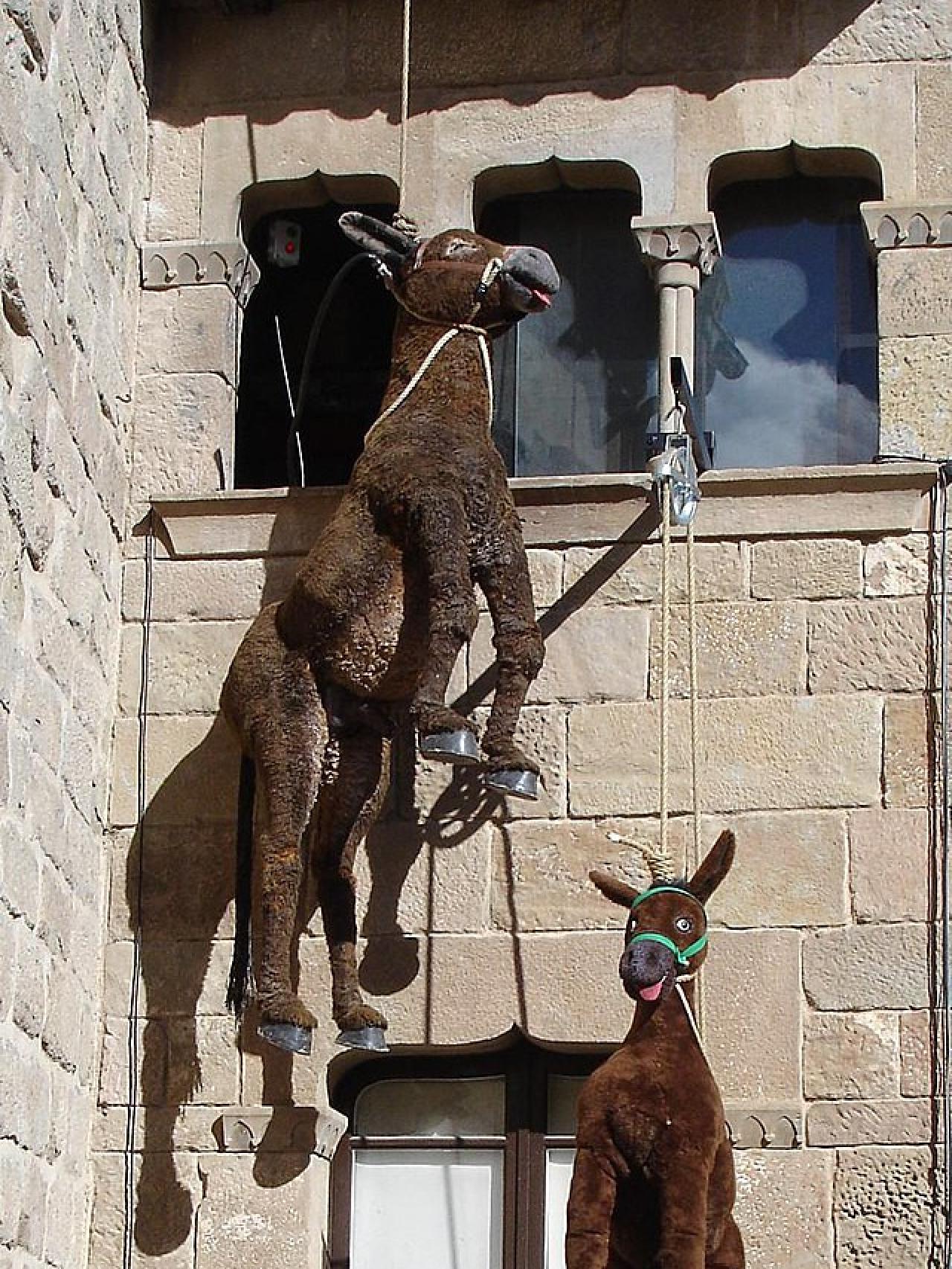 Burros colgados en el Carnaval de Solsona