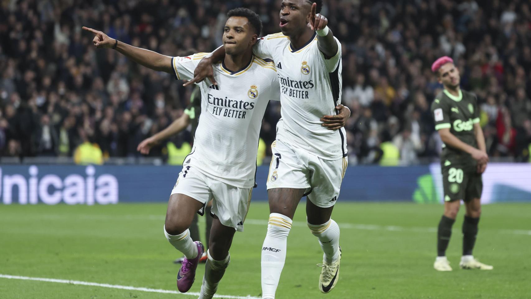 Rodrygo Goes y Vinicius Jr festejan la goleada contra el Girona