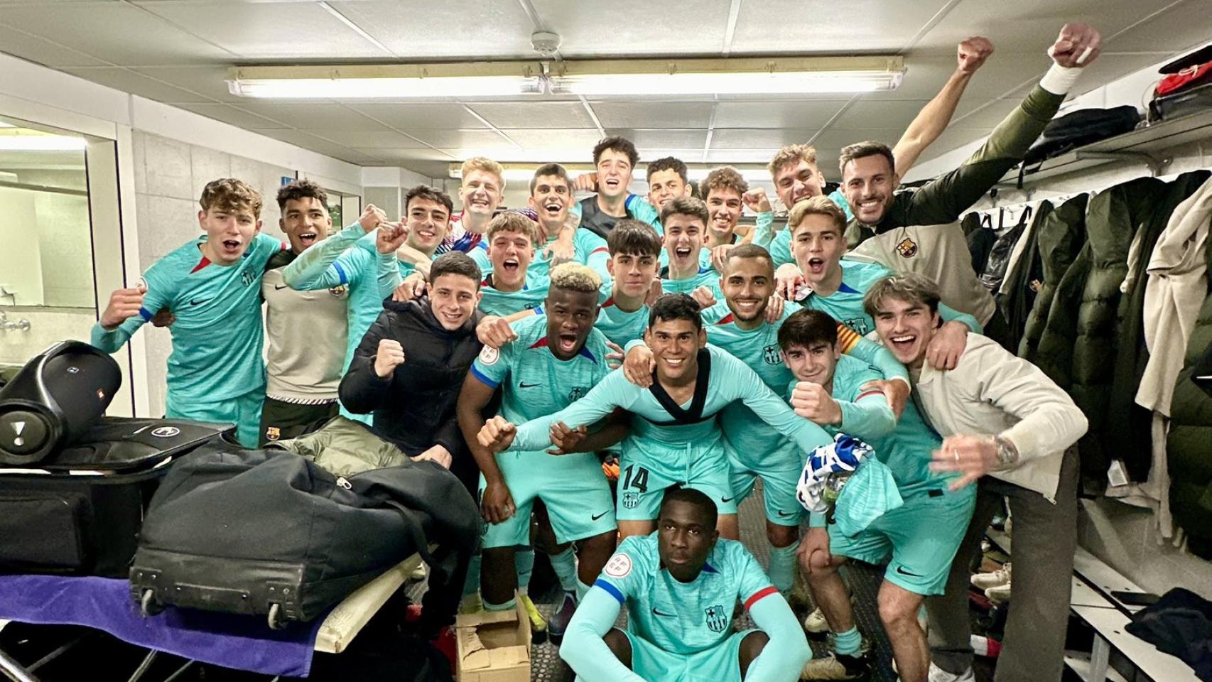 Los jugadores del Barça B celebran el triunfo sufrido contra el Sabadell
