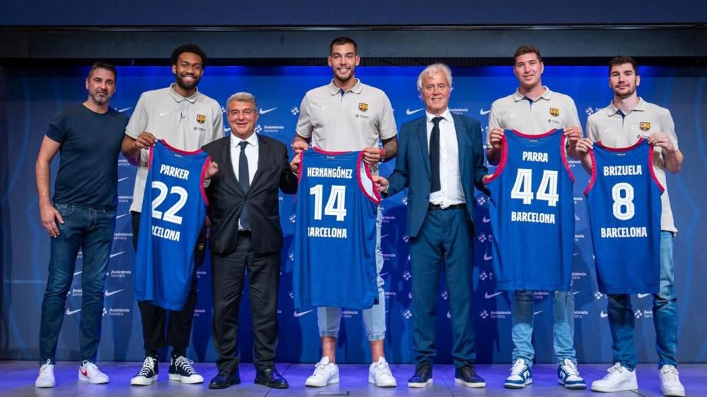 Navarro, Laporta y Cubells, en la presentación de los fichajes de verano del Barça de basket