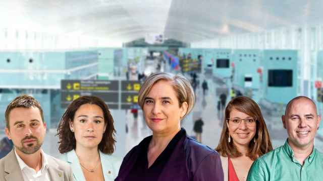Fotomontaje con Ada Colau junto a los exconcejales Marc Serra, Laura Pérez, Janet Sanz y Eloi Badia