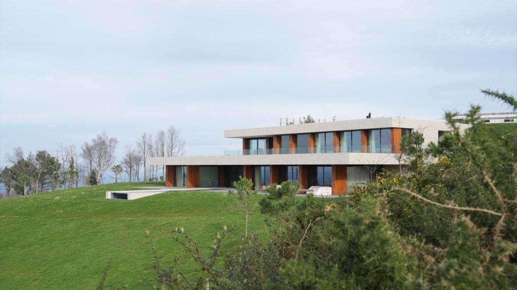 Fachada del chalet del exfutbolista de la Real Sociedad, Xabi Alonso, a 29 de enero de 2024, en Donostia.