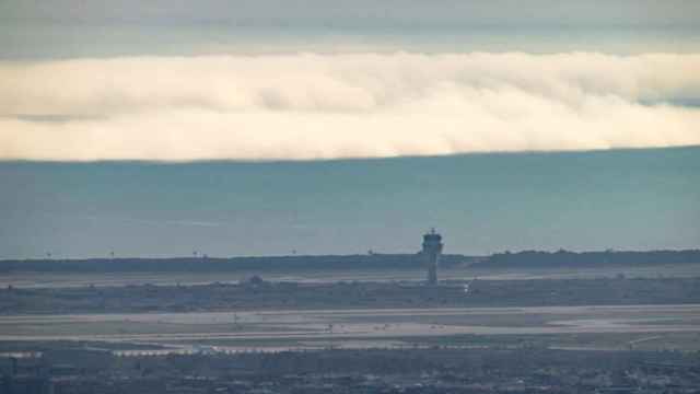 Un espectacular fenómeno meteorológico engulle la costa litoral de Barcelona