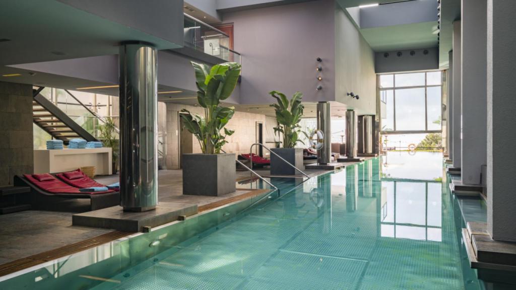 Piscina interior del hotel La Florida