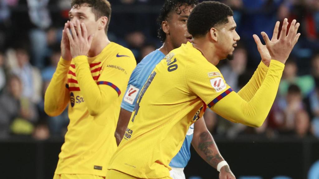 Ronald Araujo se lamenta por una ocasión fallida contra el Celta en Balaídos