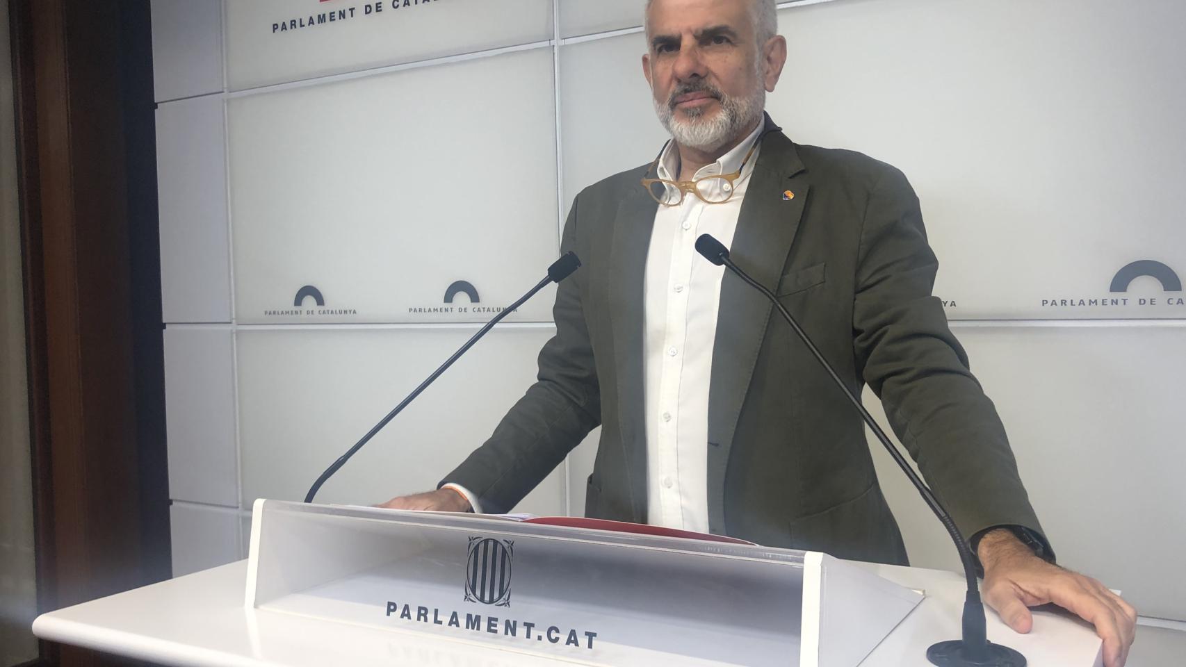 El presidente de Ciutadans en el Parlament, Carlos Carrizosa, en una rueda de prensa