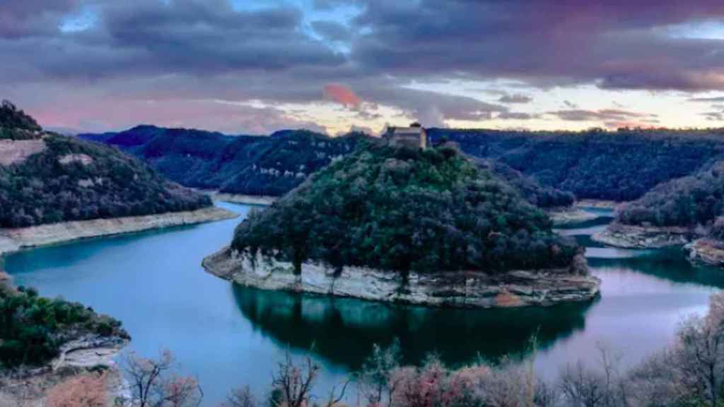 Vista panoràmica del monestir de Sant Pere de Casserres