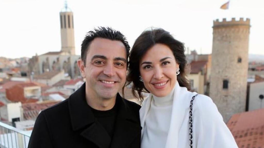 Xavi Hernández, de vacaciones junto a su esposa, Núria Cunillera