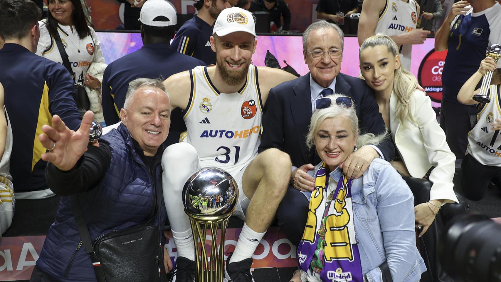 Florentino Pérez celebra la Copa del Rey ganada por el Real Madrid