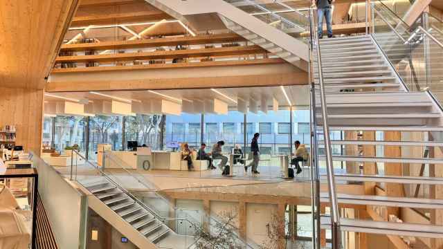 Interior de la Biblioteca Gabriel García Márquez de Barcelona