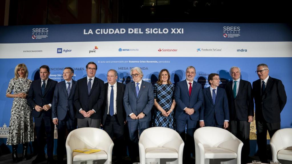 Foto de familia del primer acto de la Sbees en Madrid / EP